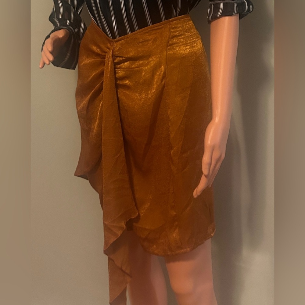 PrettyLittle Thing Elegant Elegant Gold Skirt for Women